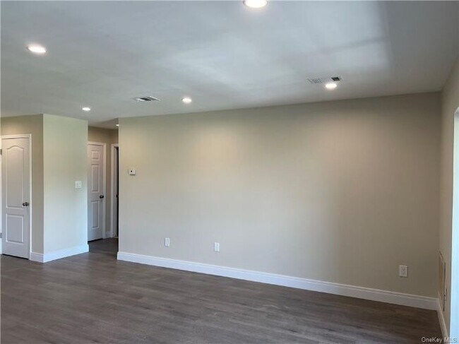 Building Photo - 236 Kennedy Dr