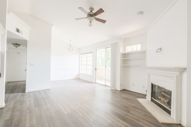 Building Photo - 2111 Welch St