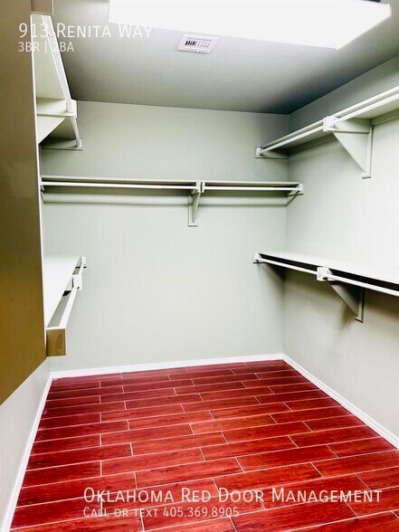 Building Photo - 913 Renita Way