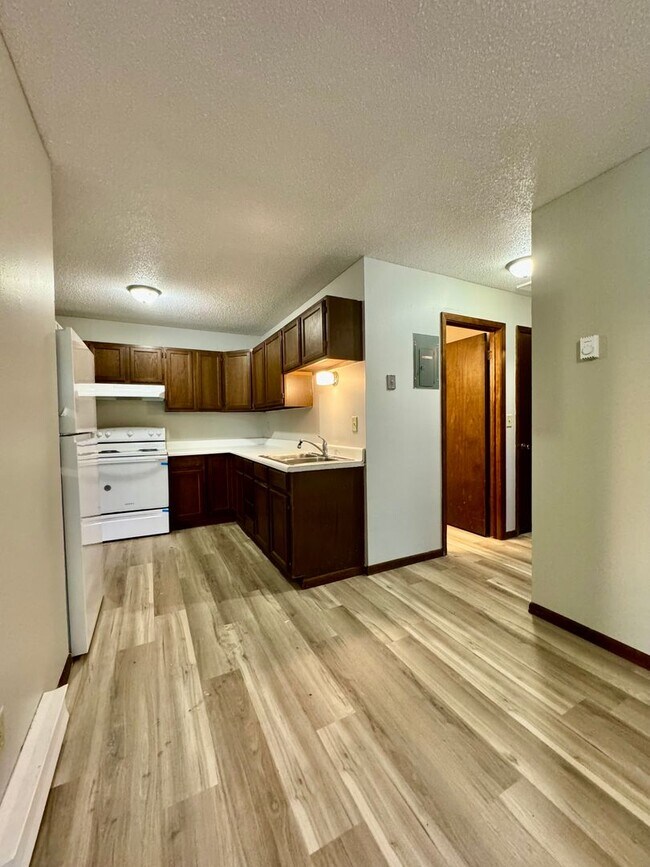Building Photo - Updated 2 Bedrooms - Leonard North Dakota Rental