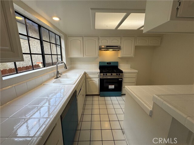 Building Photo - 524 S Catalina Ave