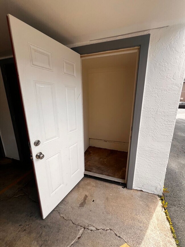 Building Photo - 2 bedroom 2 bathroom in Concord