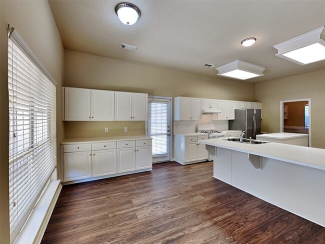 Building Photo - 13143 Mills River St