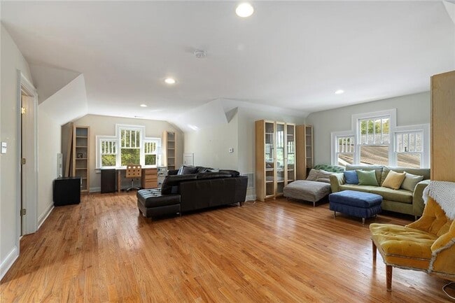 Building Photo - 120 Park Pl