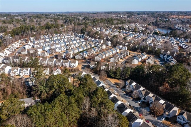 Building Photo - 400 Spring Head Dr SE