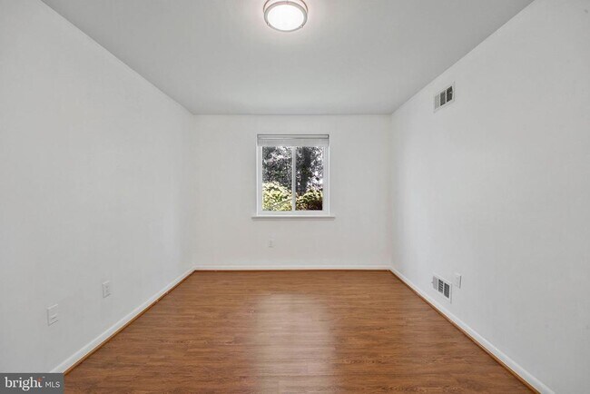 Building Photo - 12883 Cara Dr