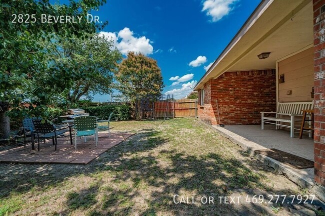 Building Photo - 2825 Beverly Dr