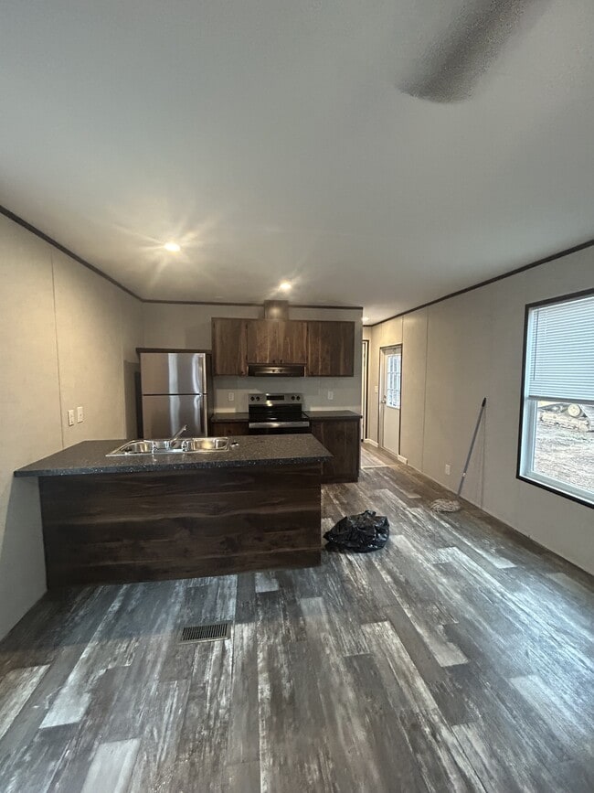 Building Photo - 205 Addison St