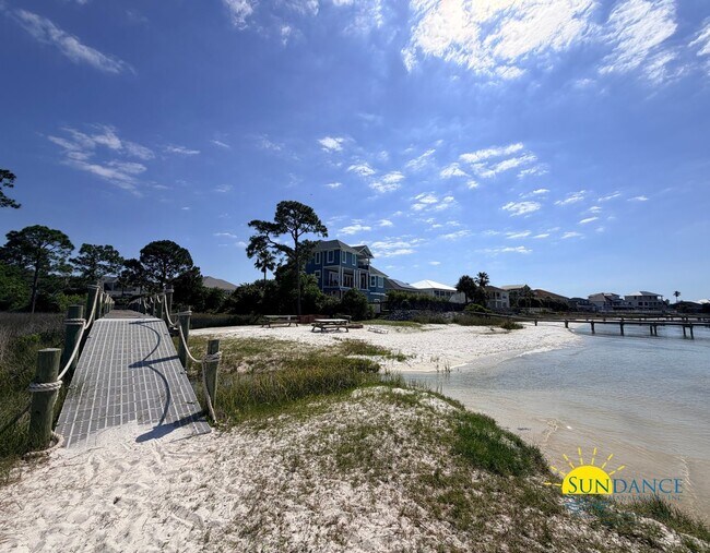 Building Photo - Stunning 5 Bedroom Home in Mary Esther with Beach Access, Pool and Solar Panels!