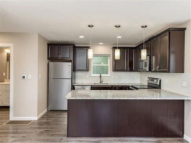 Building Photo - BEAUTEOUS HOME