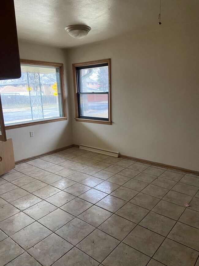 Building Photo - NICE 3BR SINGLE FAMILY, BRICK, CLOSE TO EVERYTHING, BASEMENT, YARD, GARAGE1