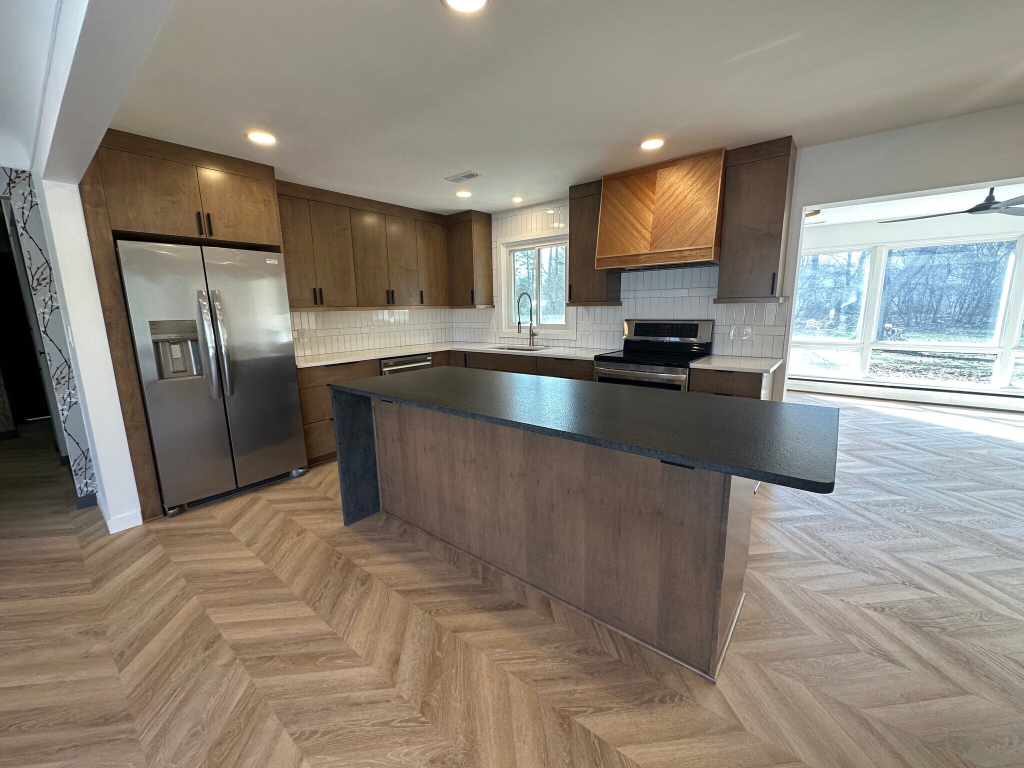 Building Photo - 3711 Ruthland Dr