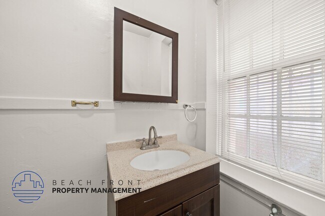 Building Photo - 475 S. New Hampshire Ave.