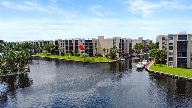 Building Photo - 13 Royal Palm Way