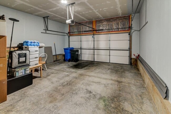 Building Photo - 2733 Spark St