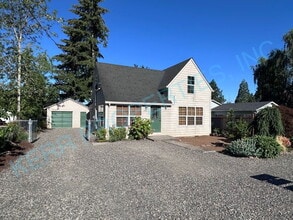 Building Photo - Charming 3-Bedroom Retreat in Estacada – Spacious 1,370 Sq Ft Haven!
