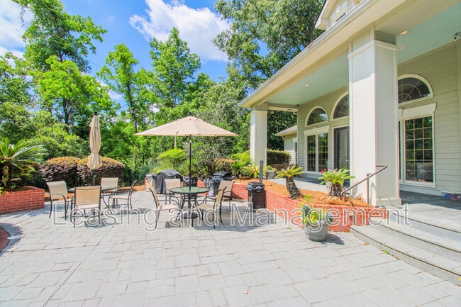 Building Photo - 700 Daniel Ellis Dr