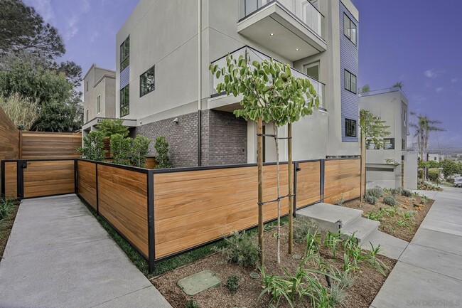 Building Photo - 2126 San Clemente St