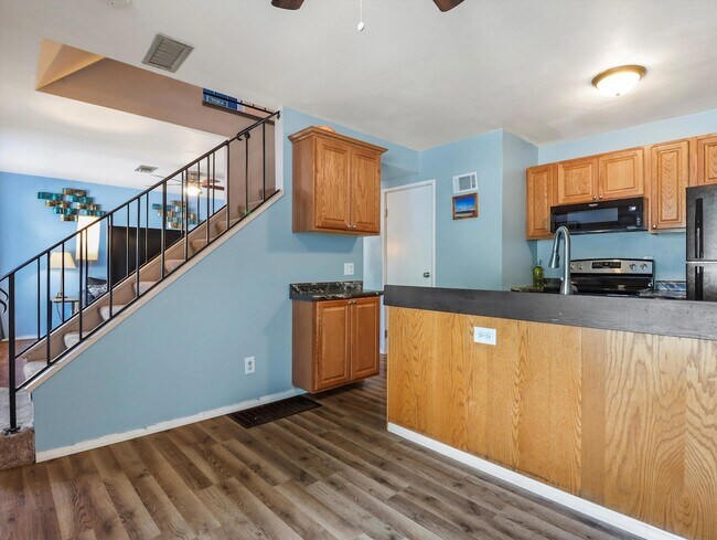 Building Photo - 428 East Bluff