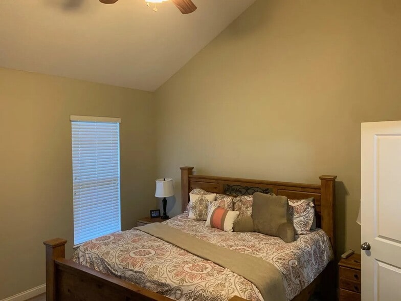 Building Photo - 7873 Waggoner Trace Dr