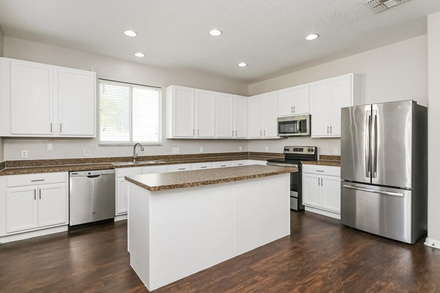 Building Photo - 2701 Amanda Kay Way