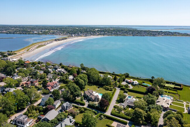 Building Photo - 3 Barclay Sq