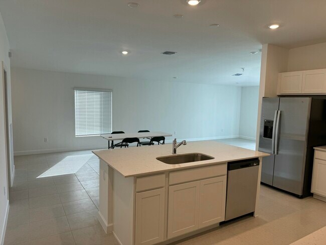 Building Photo - 10468 NW Suncrest Lp