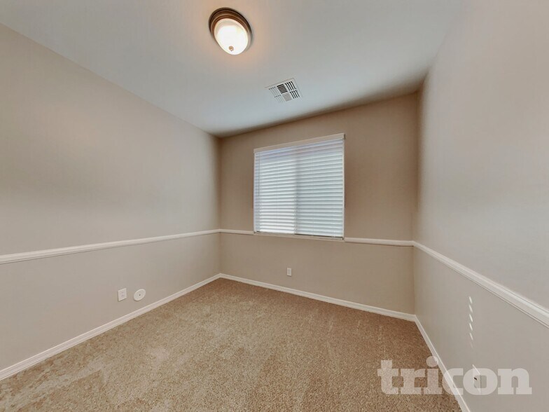 Building Photo - 2403 W Kristina Ave