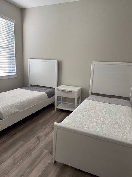 Building Photo - 497 Firebush Dr