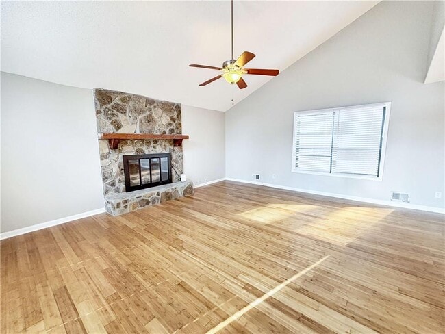 Building Photo - 1543 Hillhaven Dr