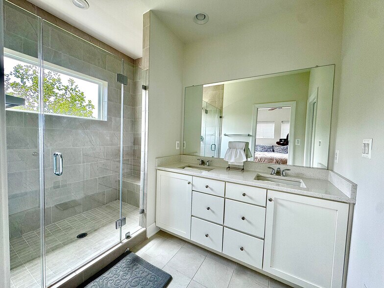 Building Photo - 5205 Ridgeview Retreat Dr