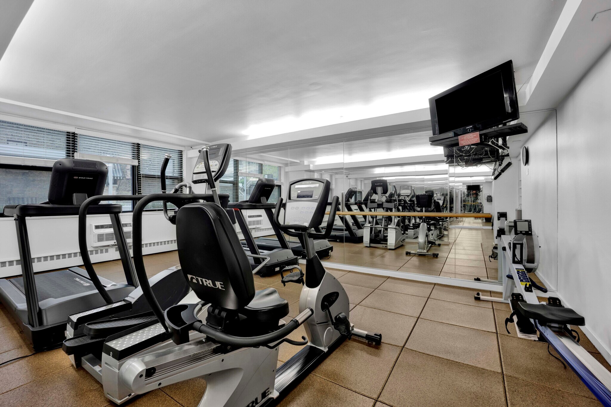 Building Photo - 1445 N State Pkwy