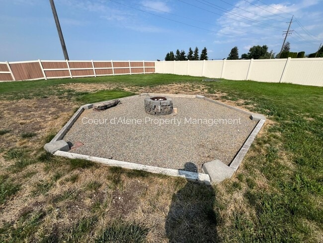 Building Photo - Well Maintained 4 bed house in The Landings