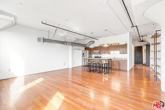 Building Photo - 200 N San Fernando Rd