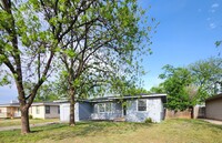 Building Photo - 417 Woodlawn Dr