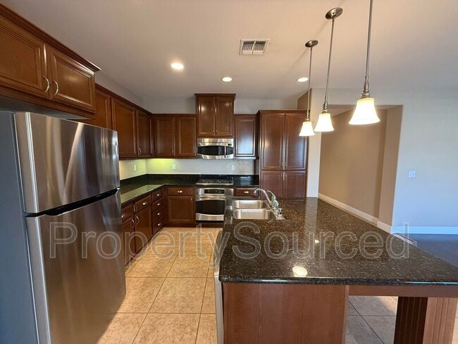 Building Photo - 2223 Ravenbrook Ln