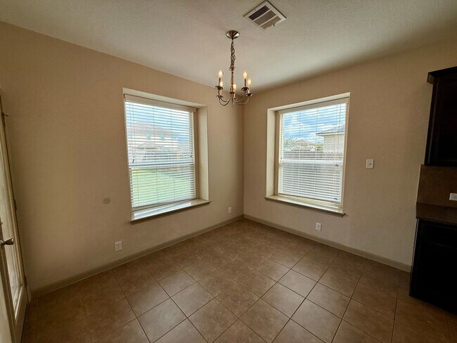 Building Photo - Beautiful 3 bedroom, 2.5 bathroom in Avery...
