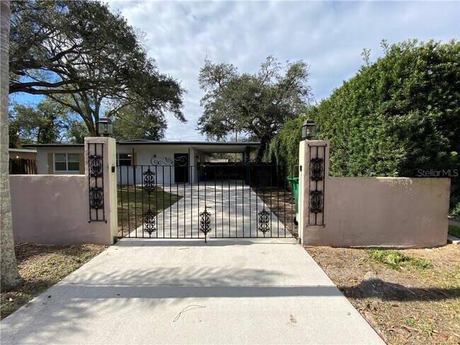 Building Photo - 460 Card Ave