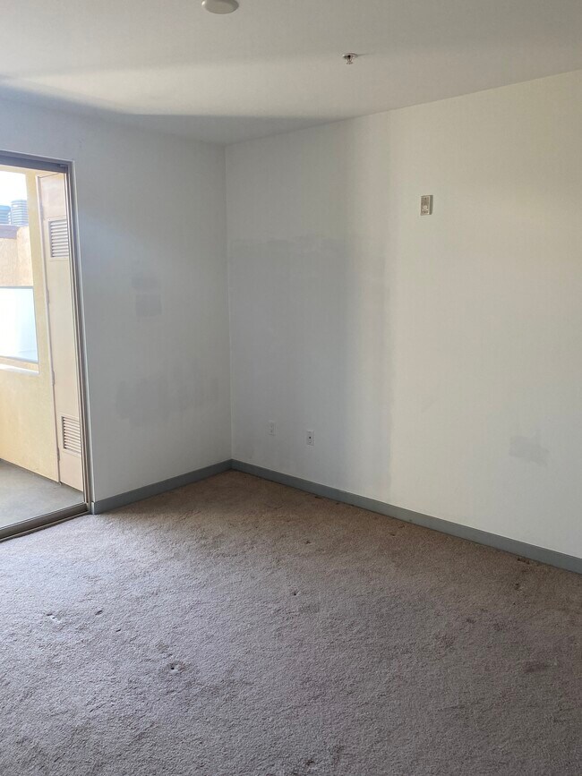 Building Photo - 1008 N Monterey St