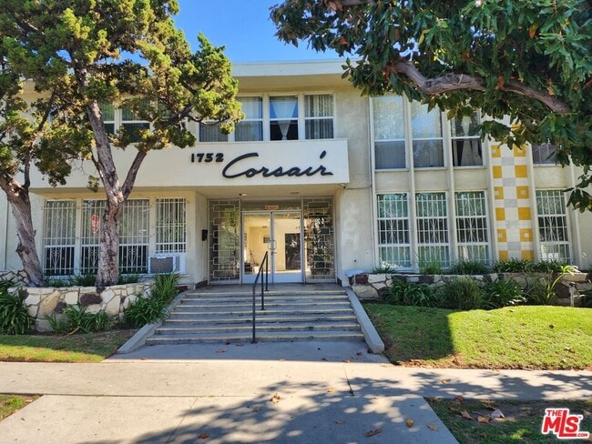 Building Photo - 1732 N Harvard Blvd