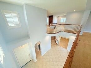 Building Photo - Spacious 4-bedroom, 3-bathroom home in New...