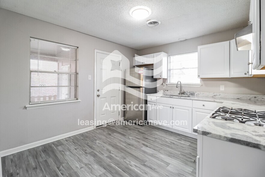 Building Photo - 11 Michael Dr