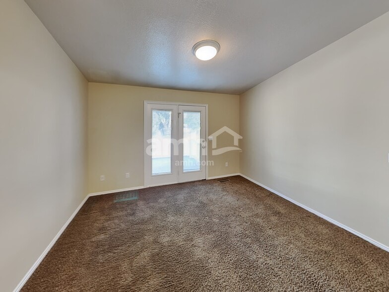 Building Photo - 747 N 600 W