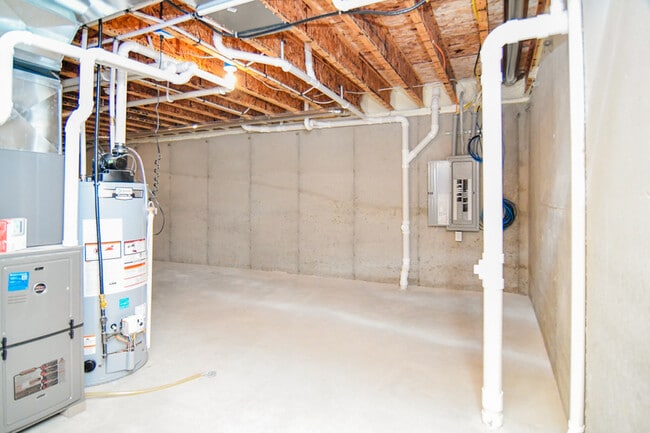 Building Photo - 2220 Blue Stem Ln