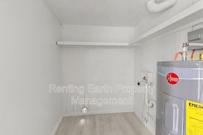 Building Photo - 829 Meadowbrook Dr