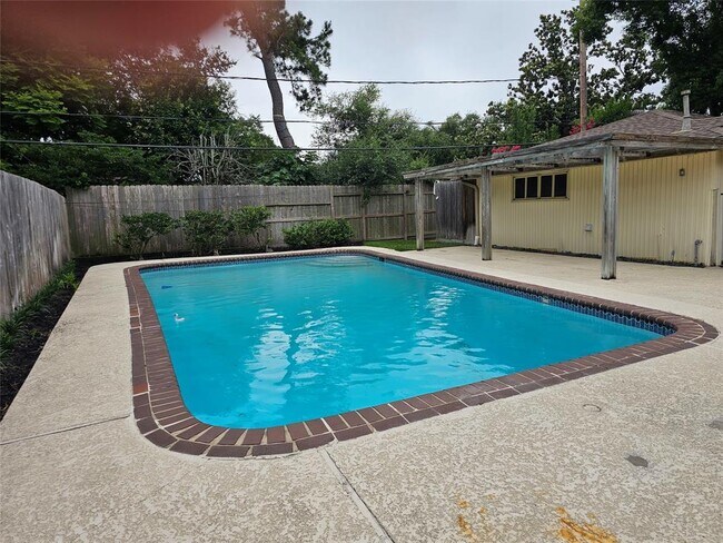 Building Photo - 3519 Latma Dr