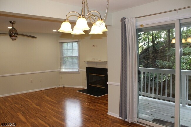 Building Photo - 75 Quartz Ln