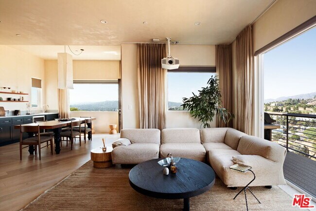 Primary Photo - 3663 Kinney St