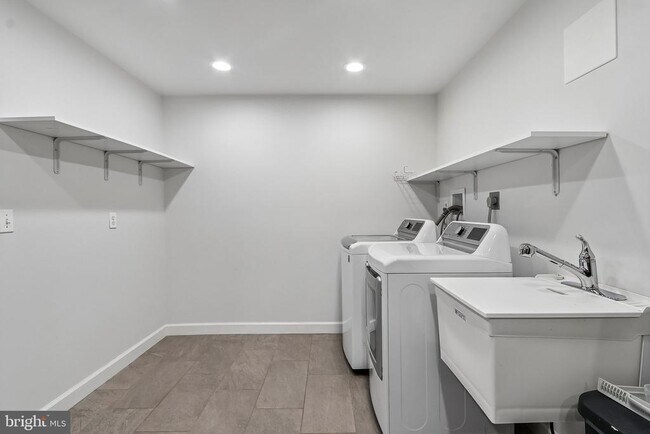 Building Photo - 519 Brummel Ct NW