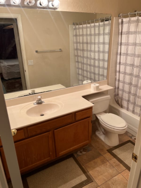 Building Photo - 4201 E Raven Rd